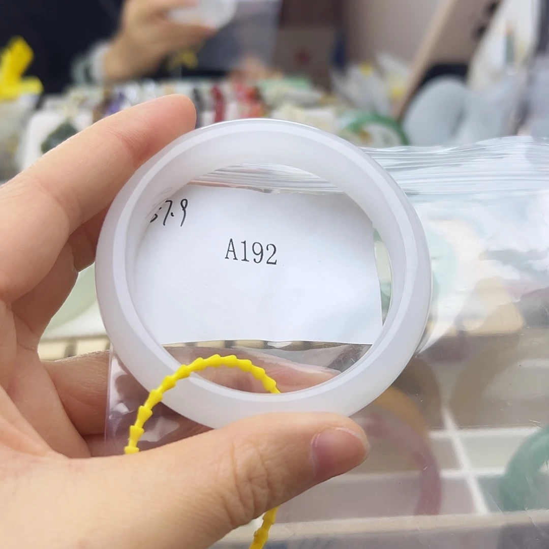 石英质玉未镶嵌手镯