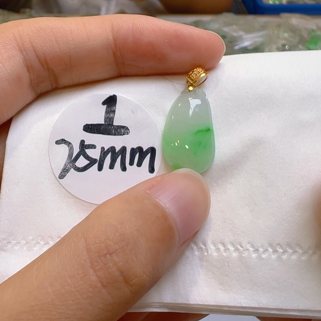 吊坠(不含链)18K金镶嵌翡翠