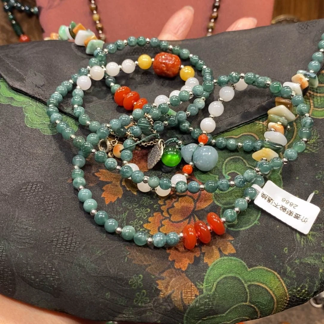 翡翠吊坠(赠链)未镶嵌