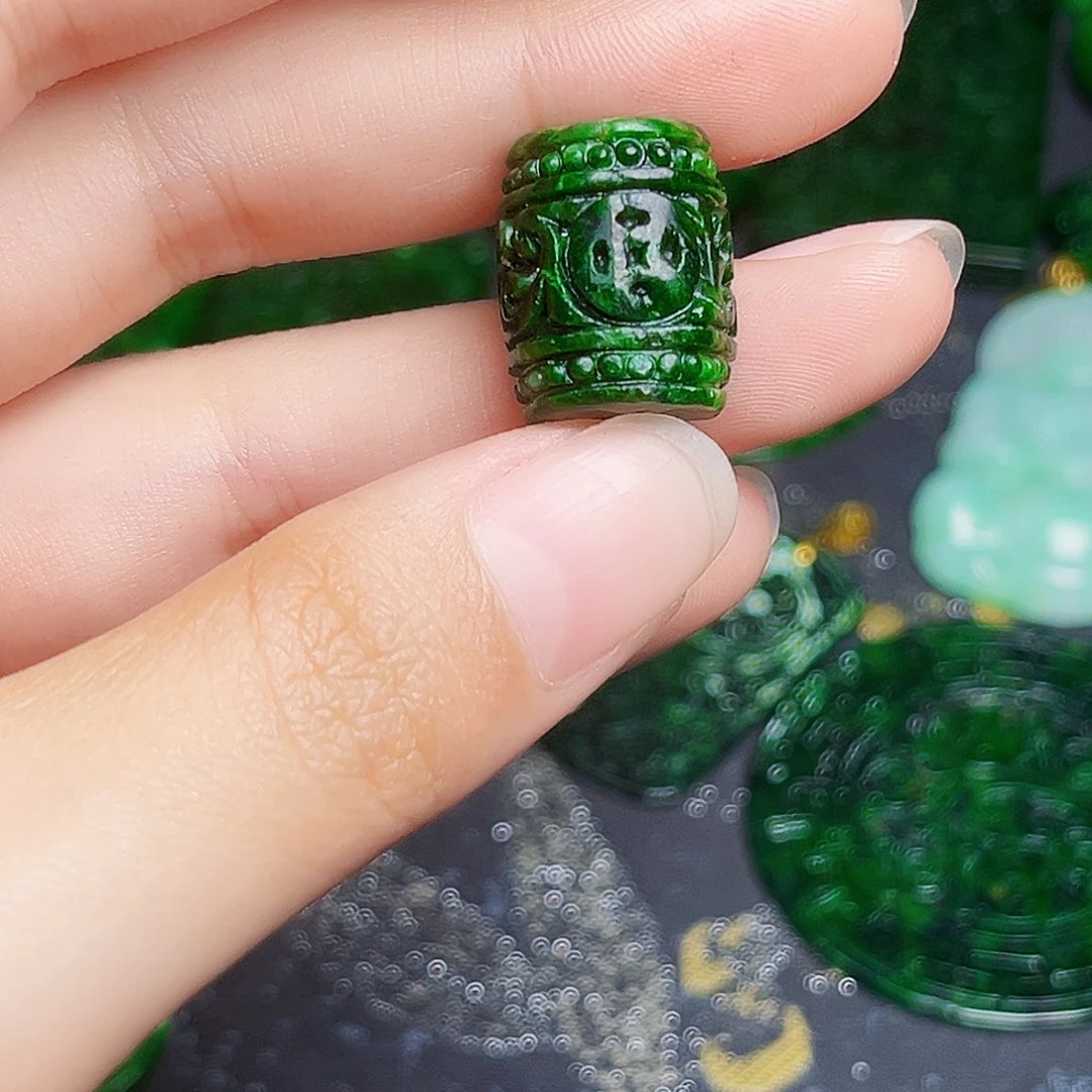 颈饰未镶嵌翡翠多样性