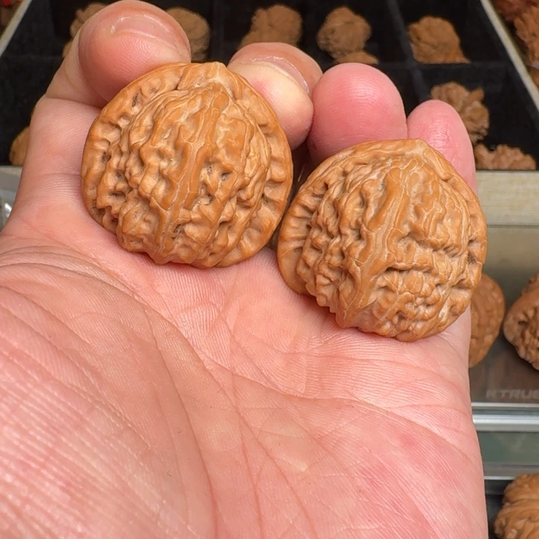 w***j吊坠文玩核桃全品三角白 尺寸34