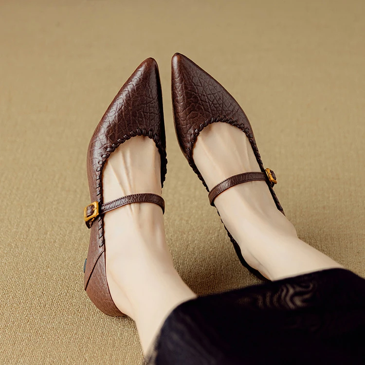 2025秋季新款法式尖头低跟一字扣带压花纹复古气质玛丽珍单鞋浅口