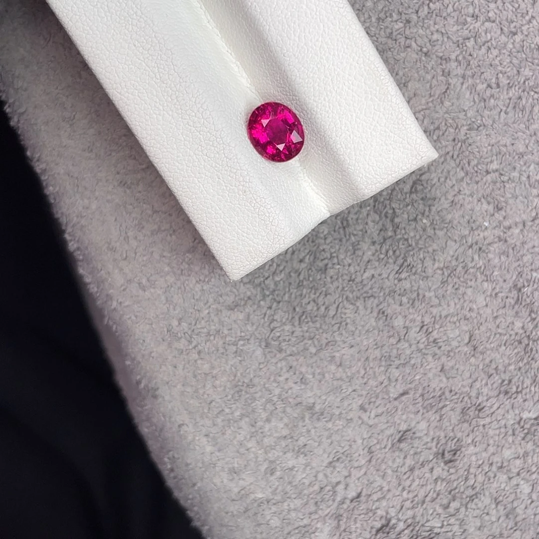 裸石未镶嵌碧玺卢比来1.68Ct。