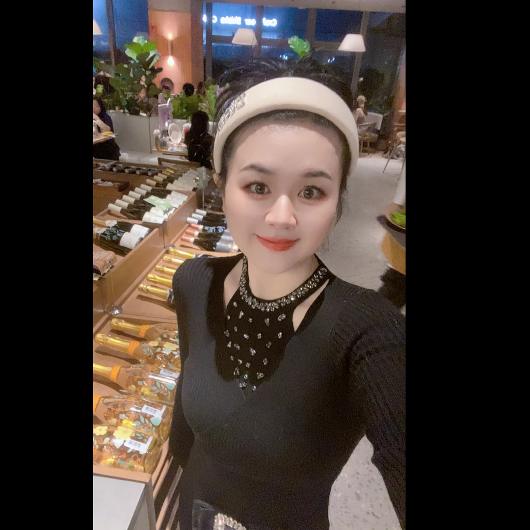 【魅鹊】 903 小众设计感重工钉珠挂脖洋气显瘦针织衫