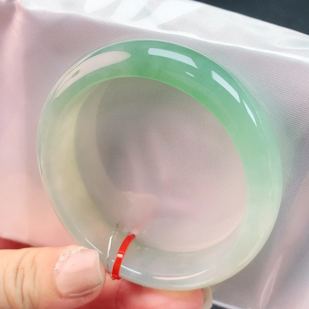 翡翠手镯未镶嵌55贵