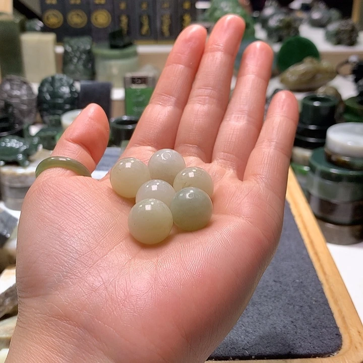 和田玉未镶嵌珠宝半成品