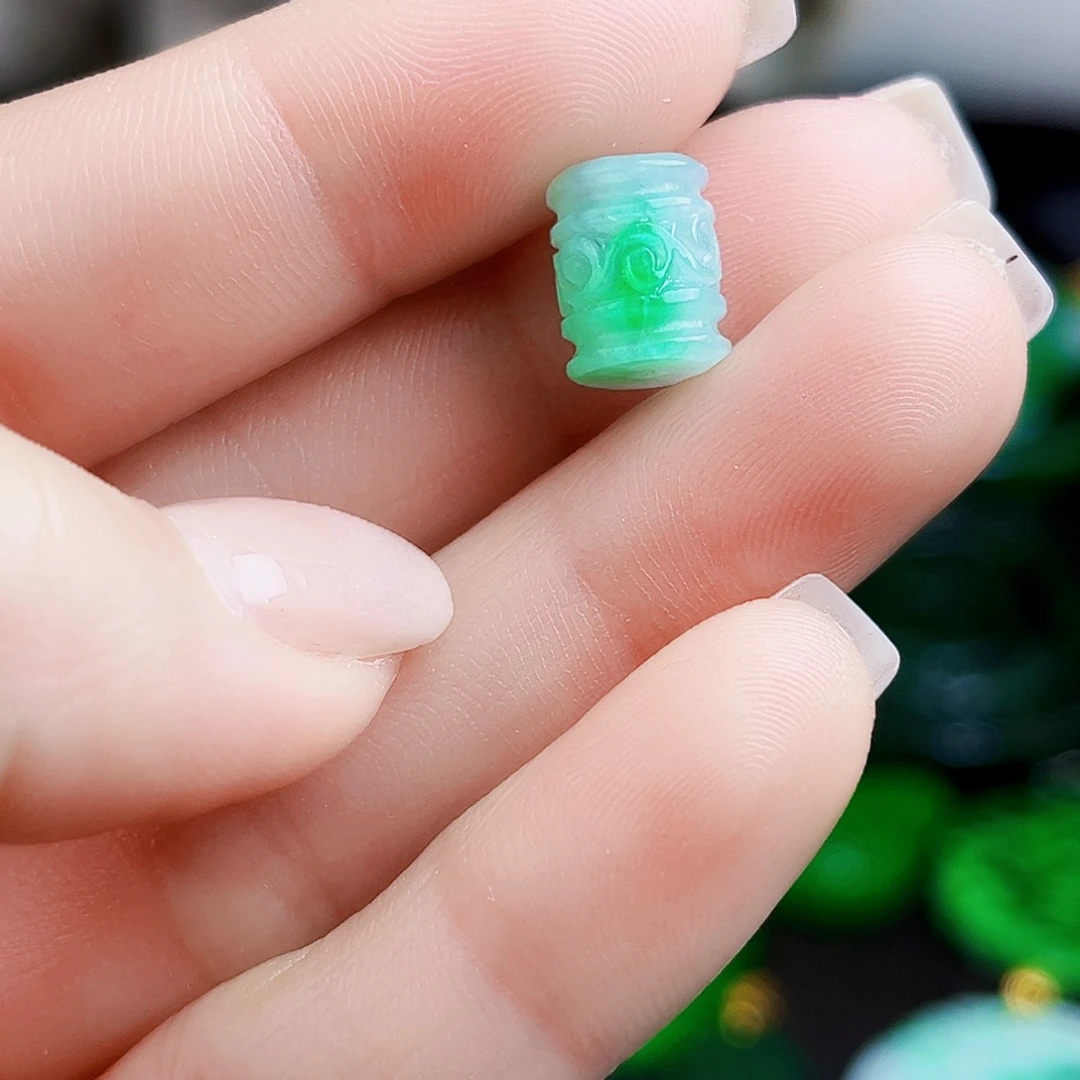 颈饰未镶嵌翡翠多样性