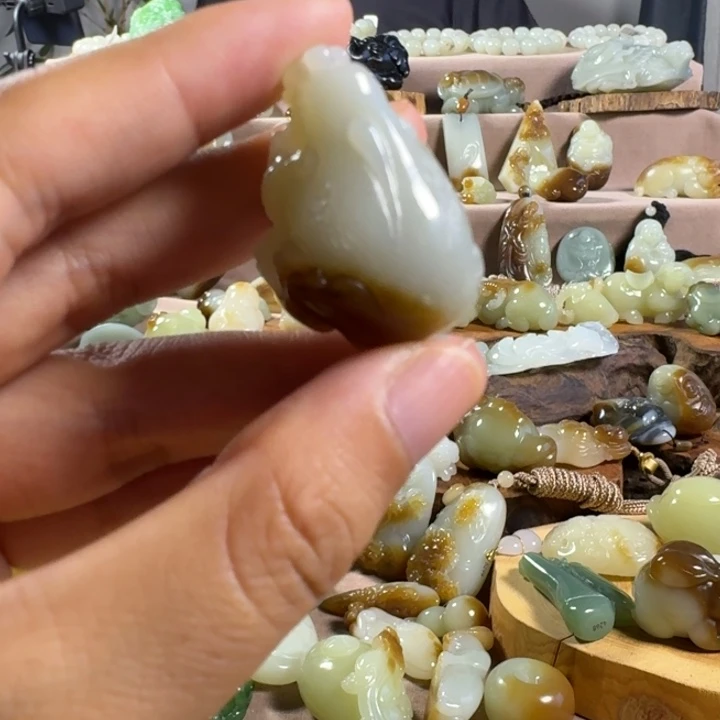 和田玉（糖玉）未镶嵌颈饰
