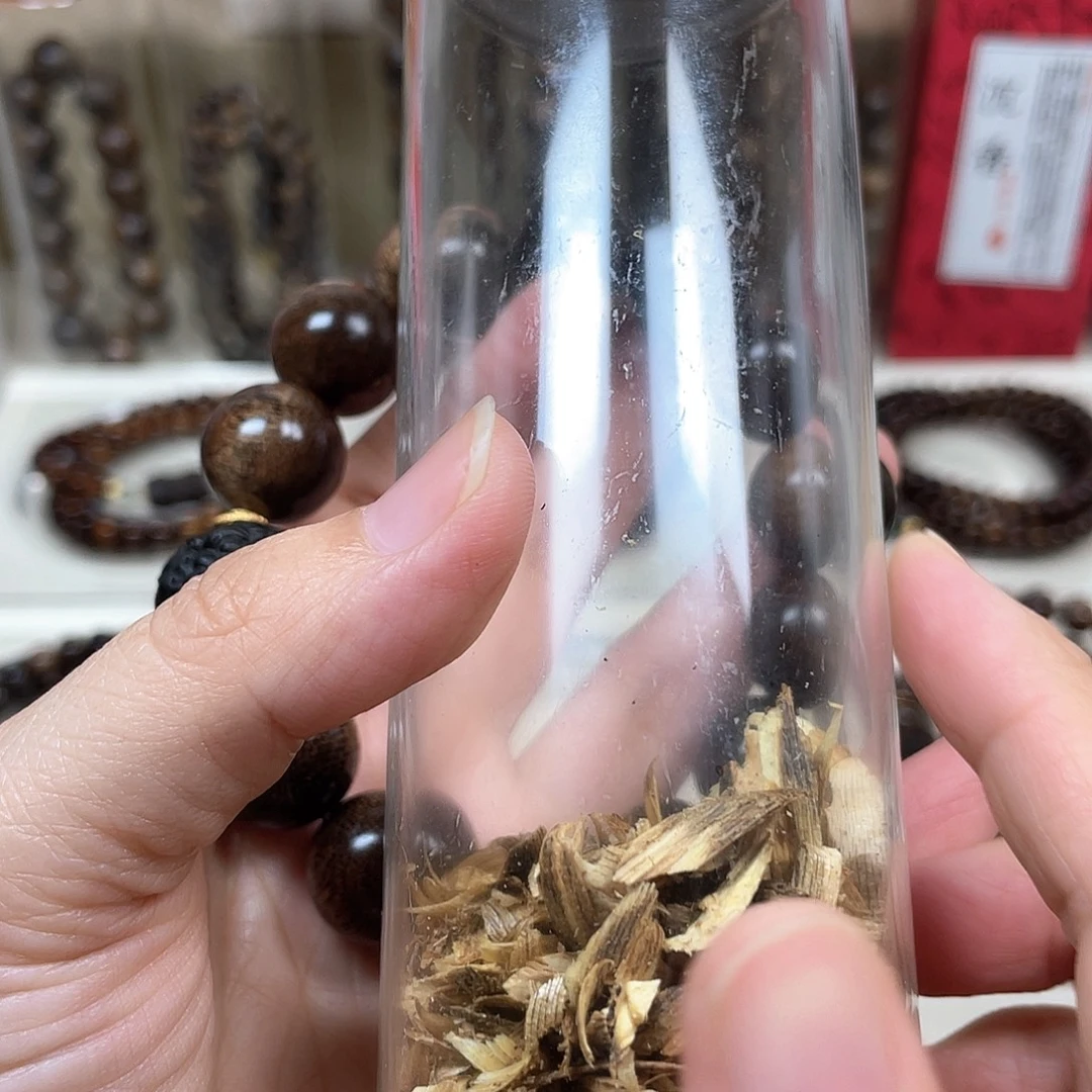 小***圆沉香沉香碎屑+越南芽庄白奇楠留疤料1.6
