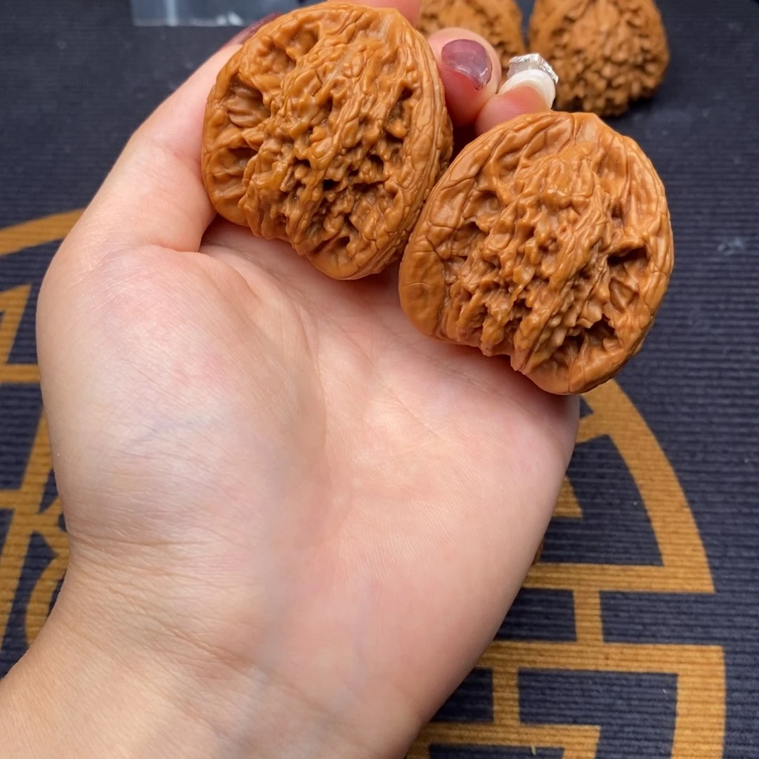 「***」文玩核桃吊坠虎头