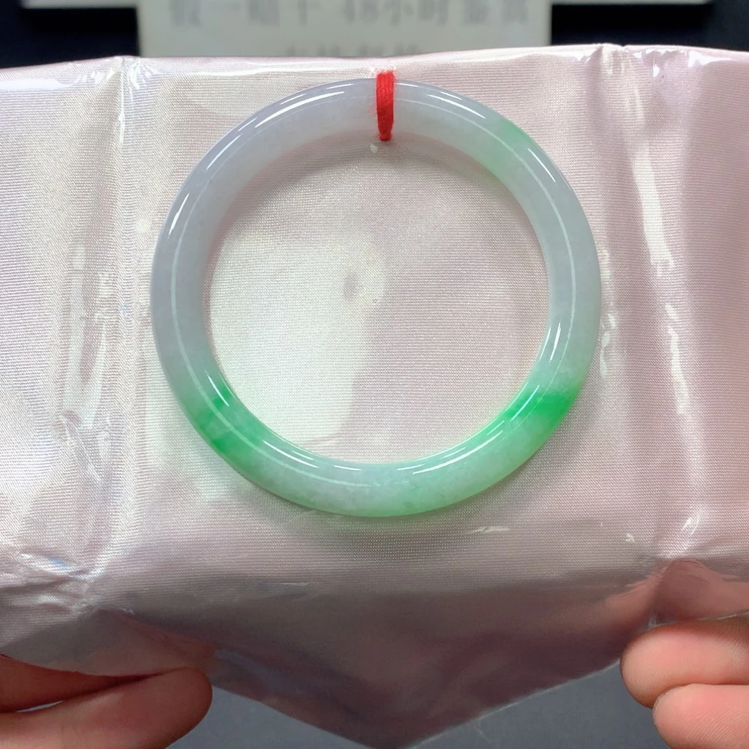 翡翠未镶嵌手镯（圆镯）翡翠