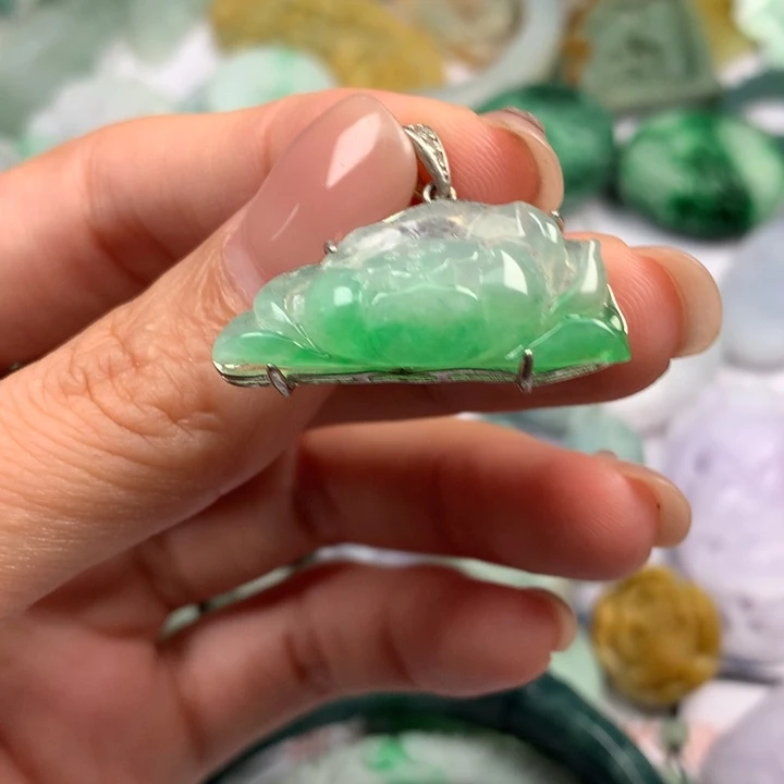 翡翠未镶嵌颈饰翡翠