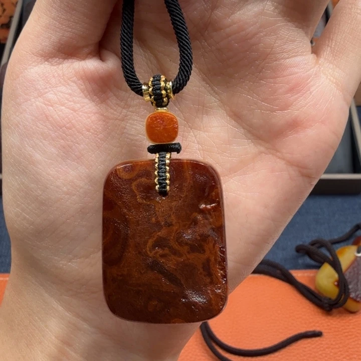 蜜蜡未镶嵌吊坠(赠链)