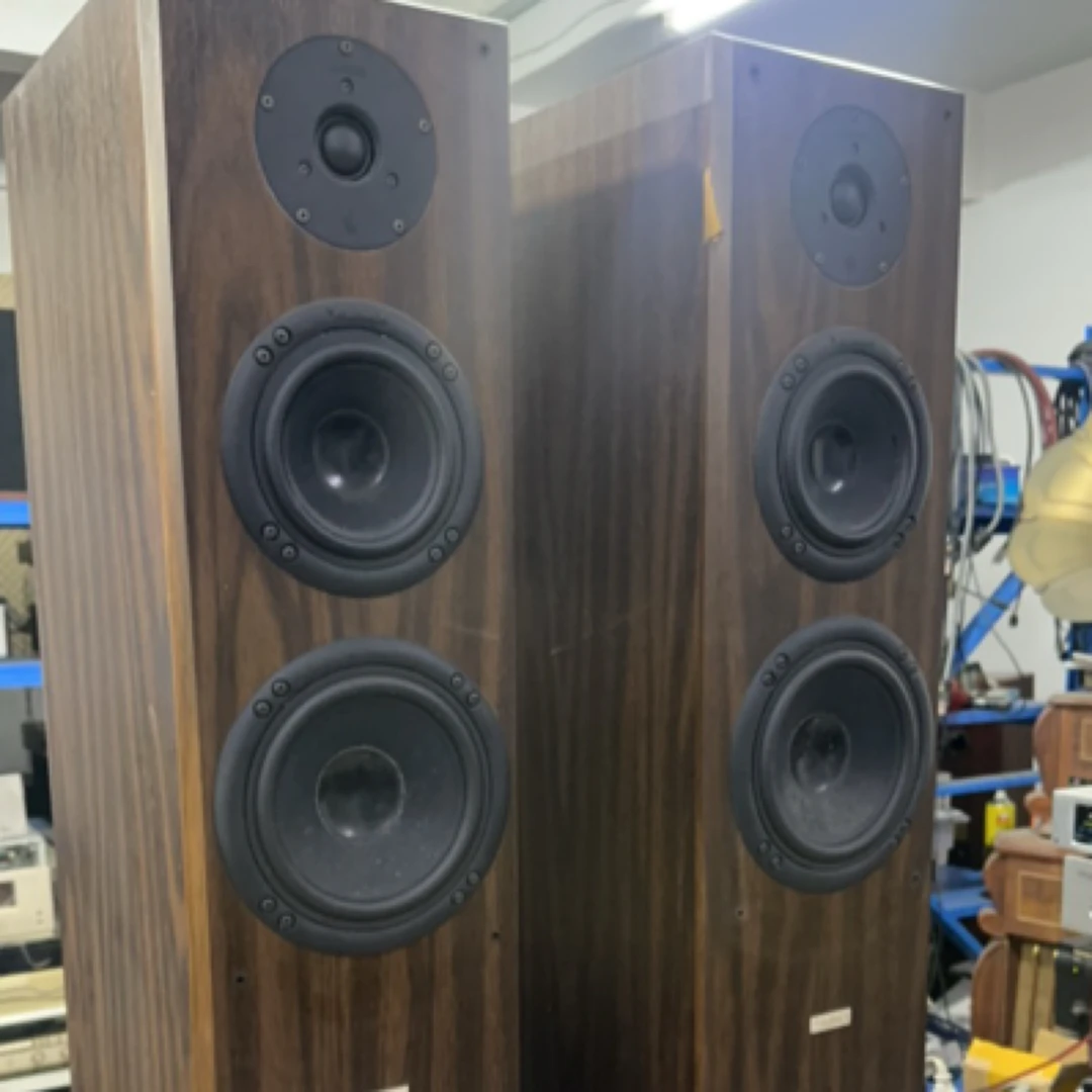 8新  皇冠 680落地音箱（成色如图）无网罩