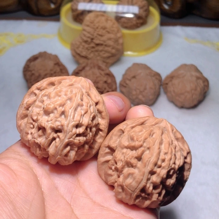 6***.把件文玩核桃40三角白