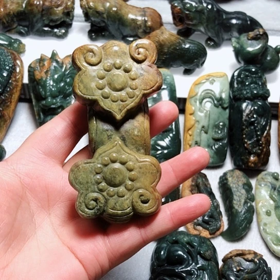 岫岩河磨玉（透闪石质玉）把件未镶嵌腾*