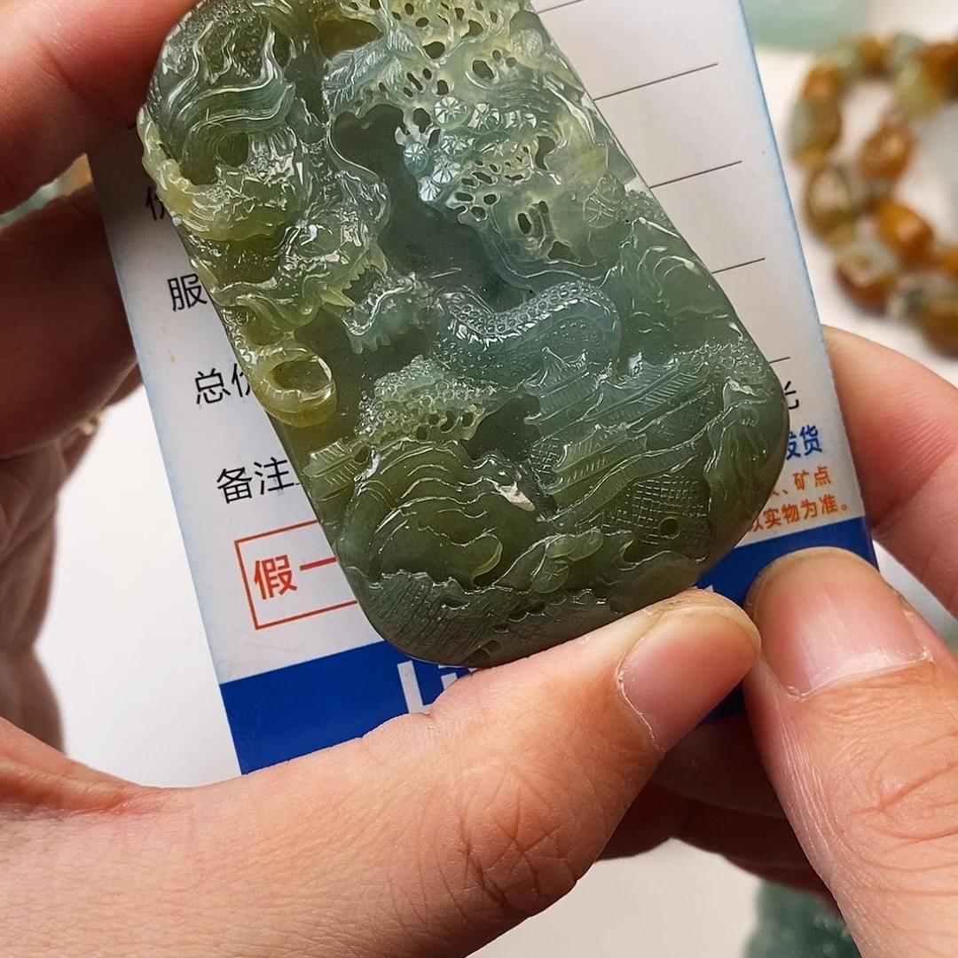 翡翠未镶嵌颈饰山水龙牌