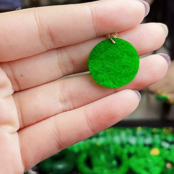 翡翠18K金镶嵌颈饰多样性