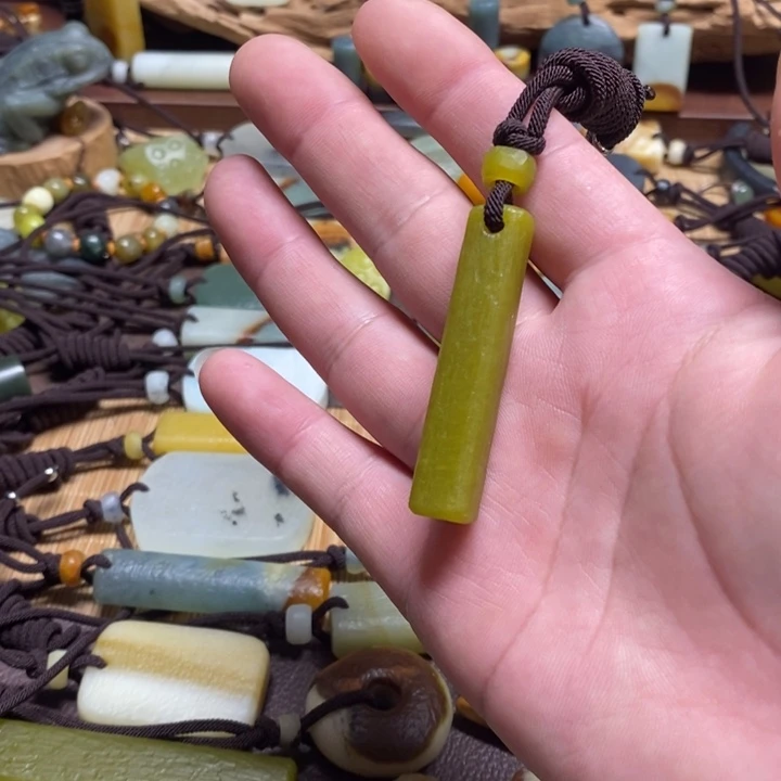 蛇纹石玉未镶嵌挂件