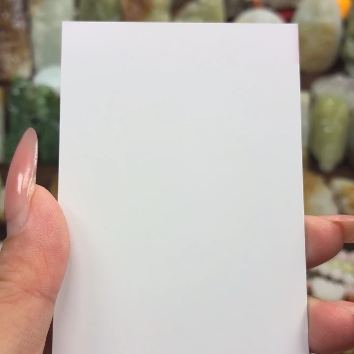 和田玉未镶嵌颈饰梅*