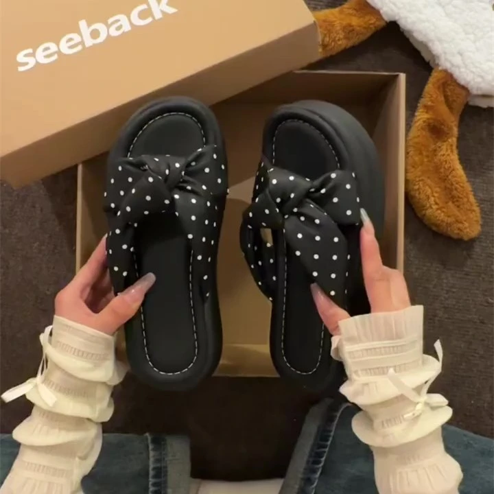 厚底一字拖鞋女外穿2025新款夏季波点休闲凉拖鞋高级踩屎感沙滩鞋