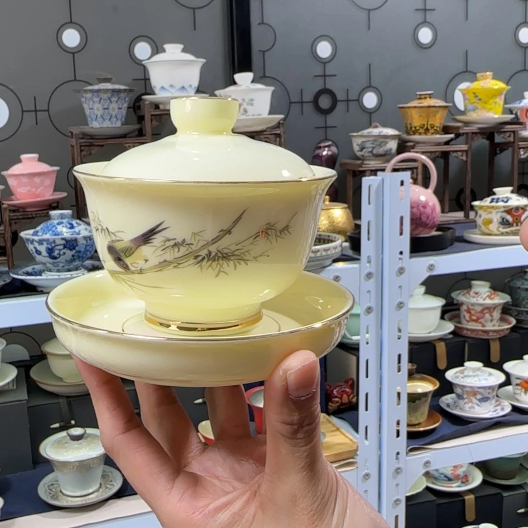 高温下的高温天气使人心情愉悦