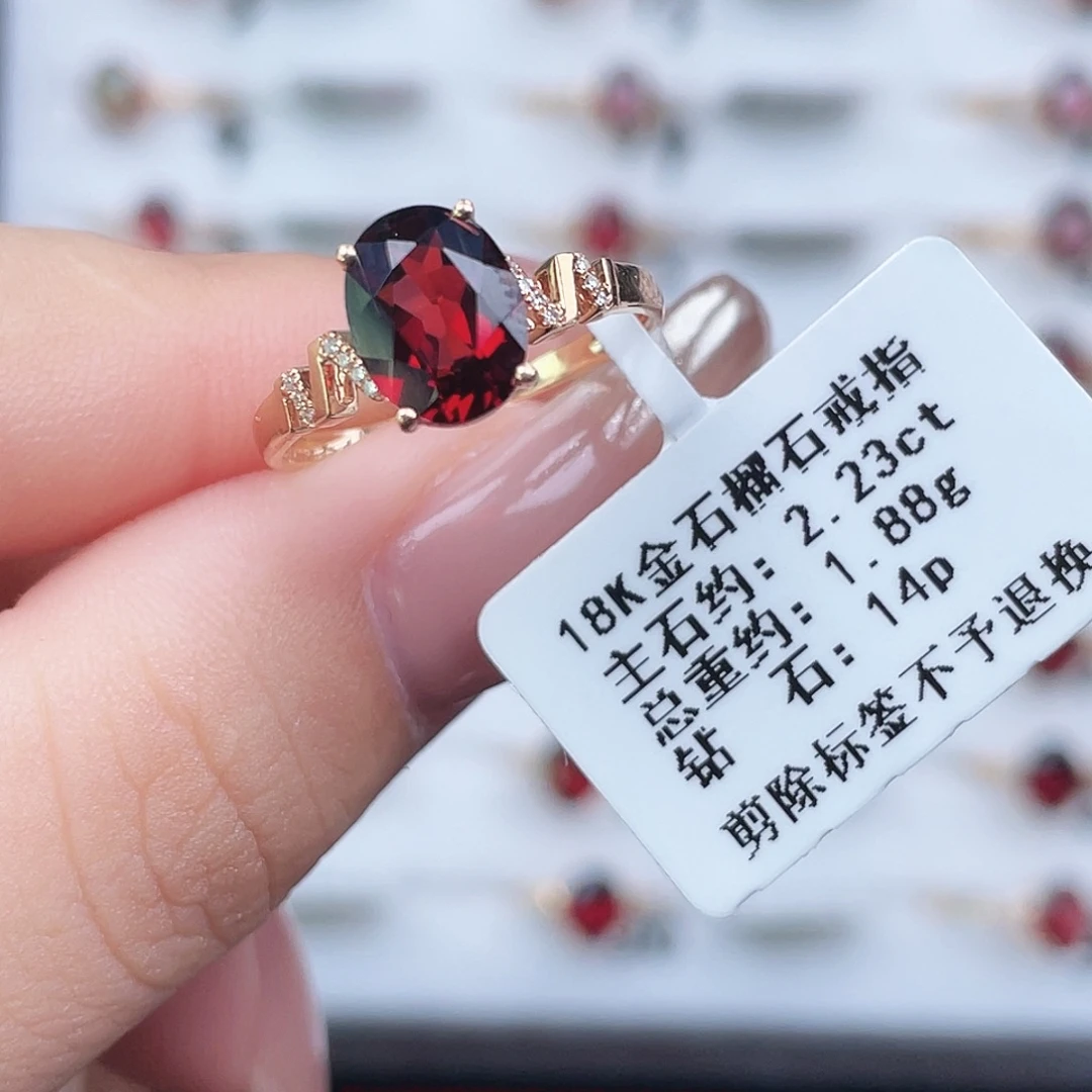18K金镶嵌石榴石戒指
