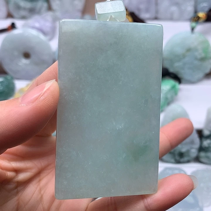 翡翠未镶嵌颈饰无事牌福利