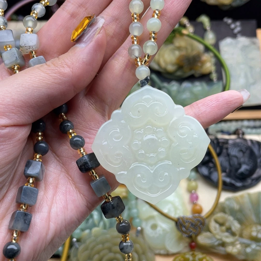 蛇纹石玉颈饰未镶嵌