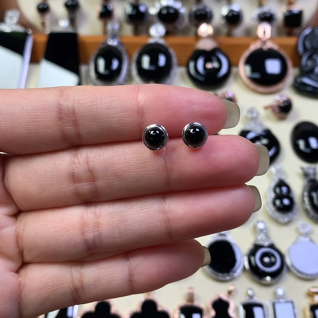 翡翠18K金镶嵌耳钉