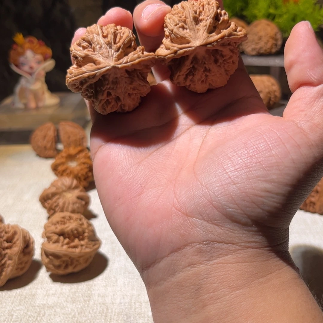 吕***瘦文玩核桃吊坠粗筋