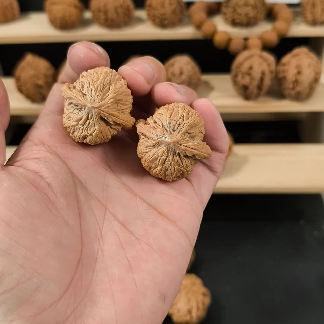 文玩核桃吊坠35绣球