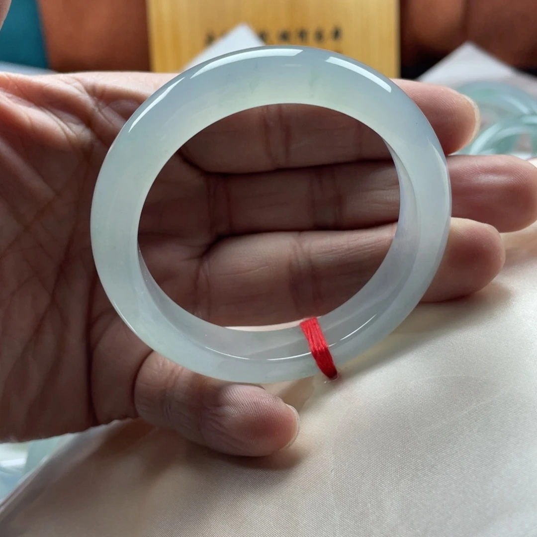 翡翠手镯未镶嵌56.1糯冰起胶