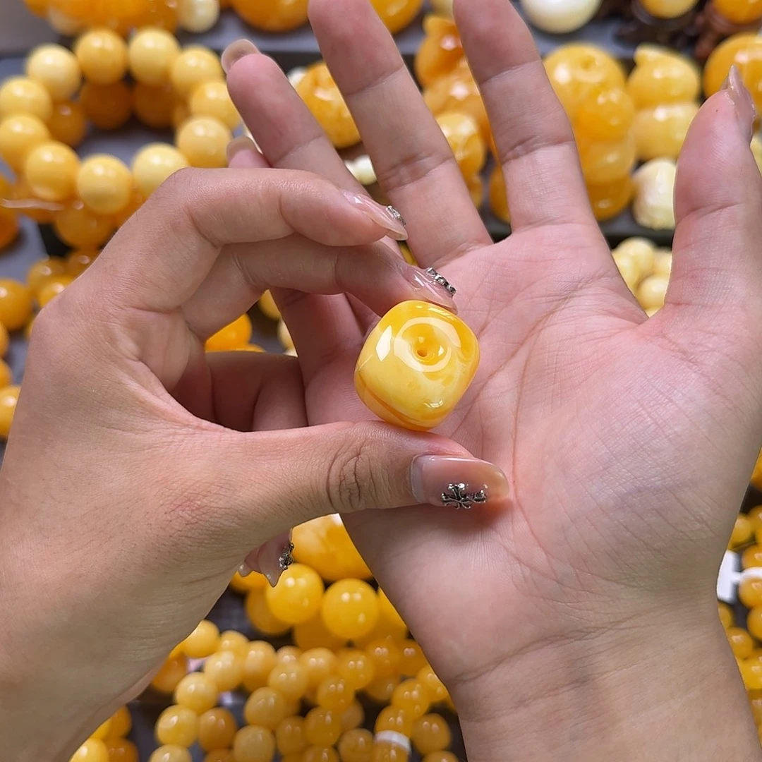 未镶嵌蜜蜡珠宝奇石