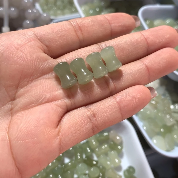 摘***月和田玉未镶嵌吊坠(不含链)