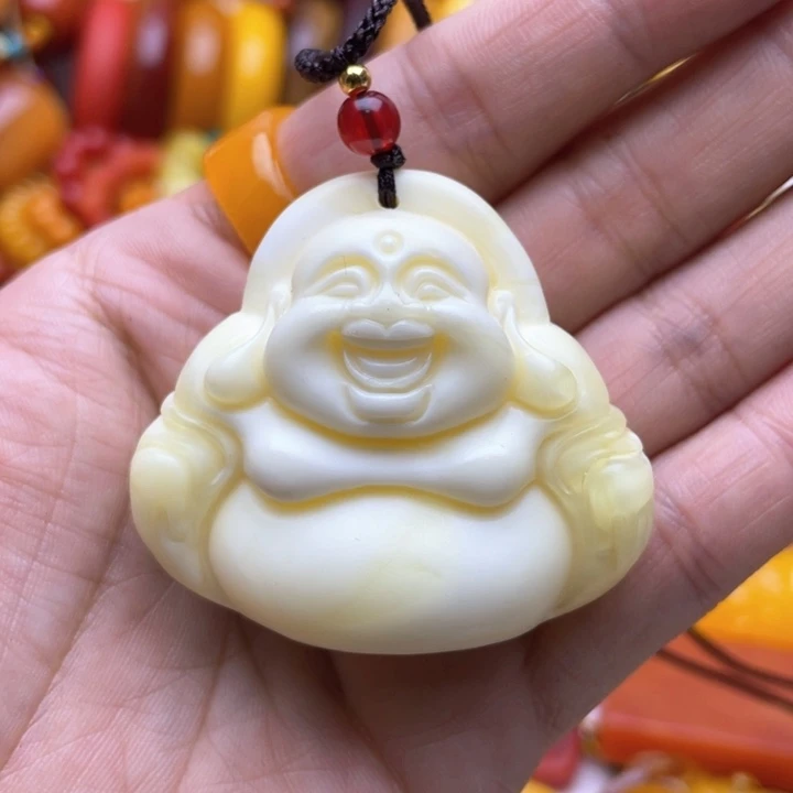 树脂制品17号白色吊坠