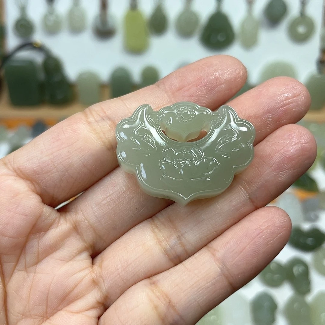 和田玉未镶嵌颈饰甜*儿