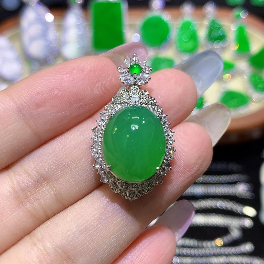 颈饰18K金镶嵌翡翠高冰