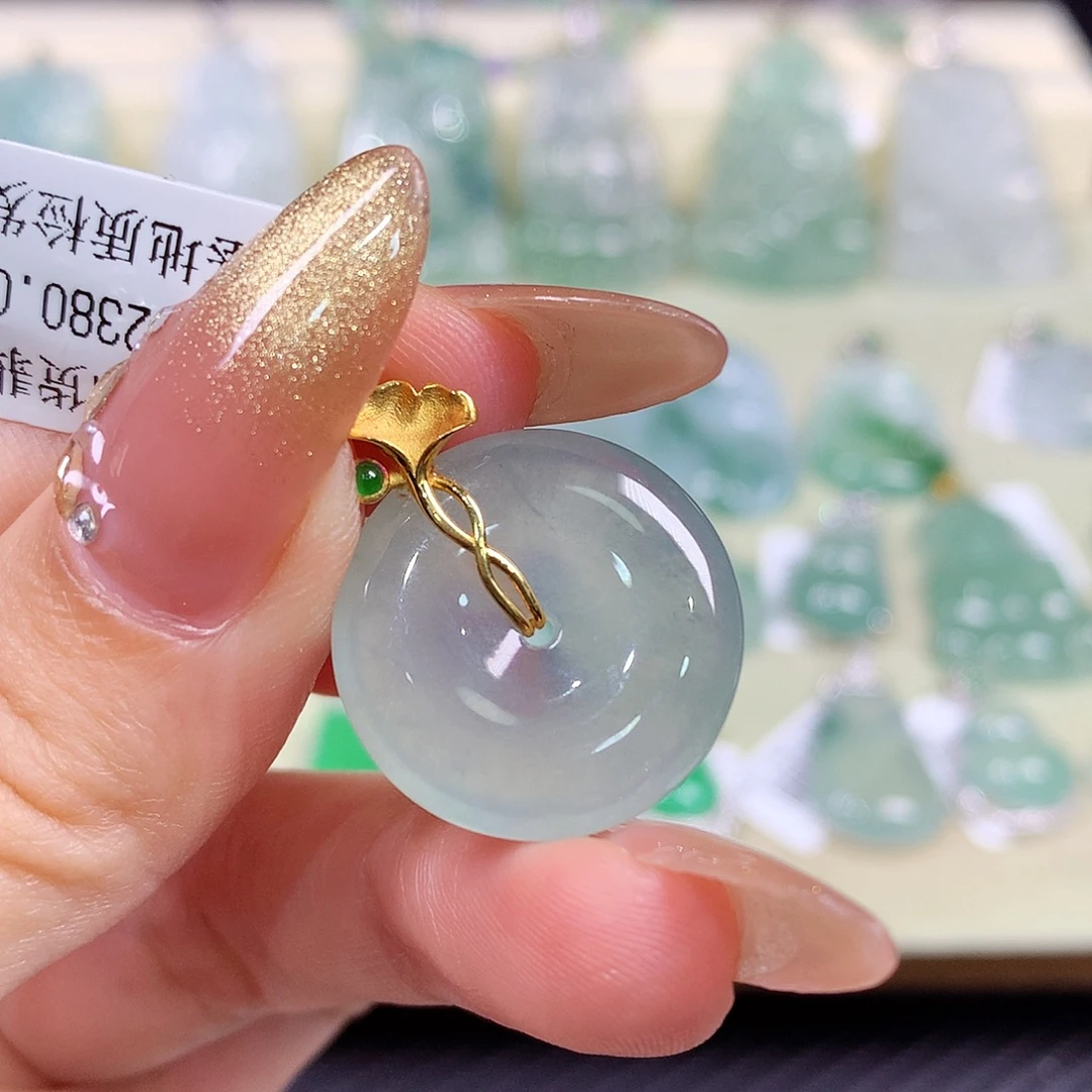 翡翠18K金镶嵌颈饰