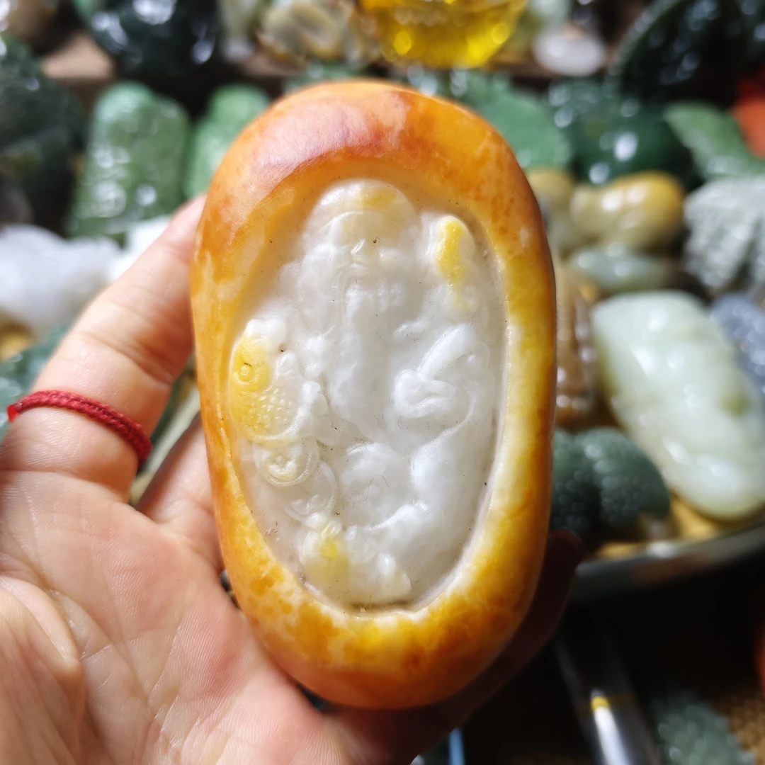 和田玉黄沁皮把件