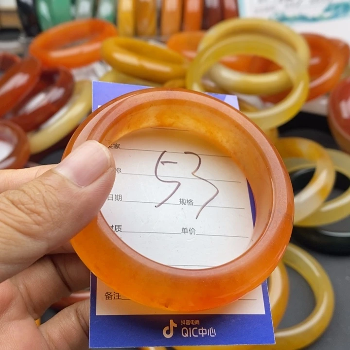 未镶嵌手镯石英质玉