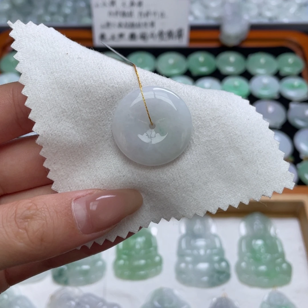 翡翠未镶嵌颈饰平安扣