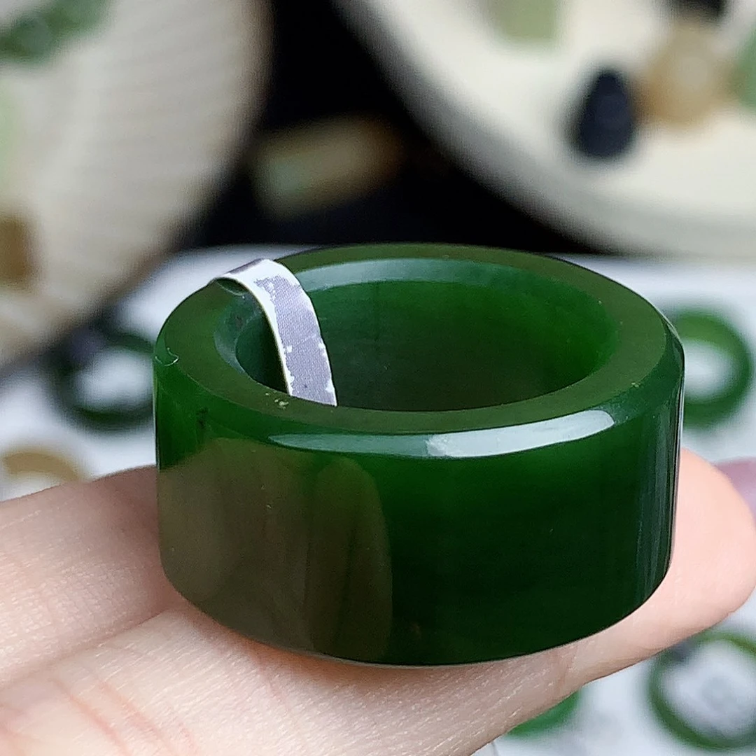 未镶嵌戒指和田玉