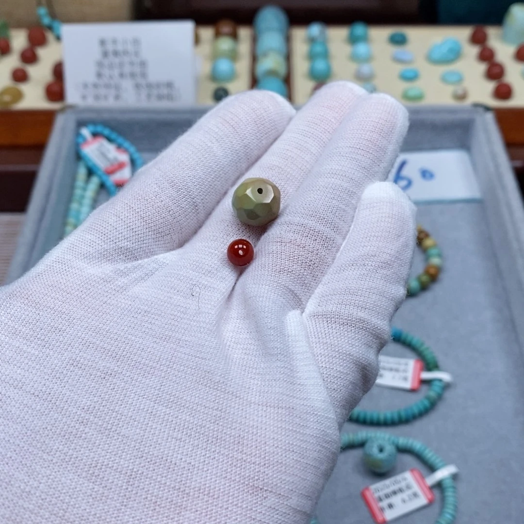 南红玛瑙配饰未镶嵌