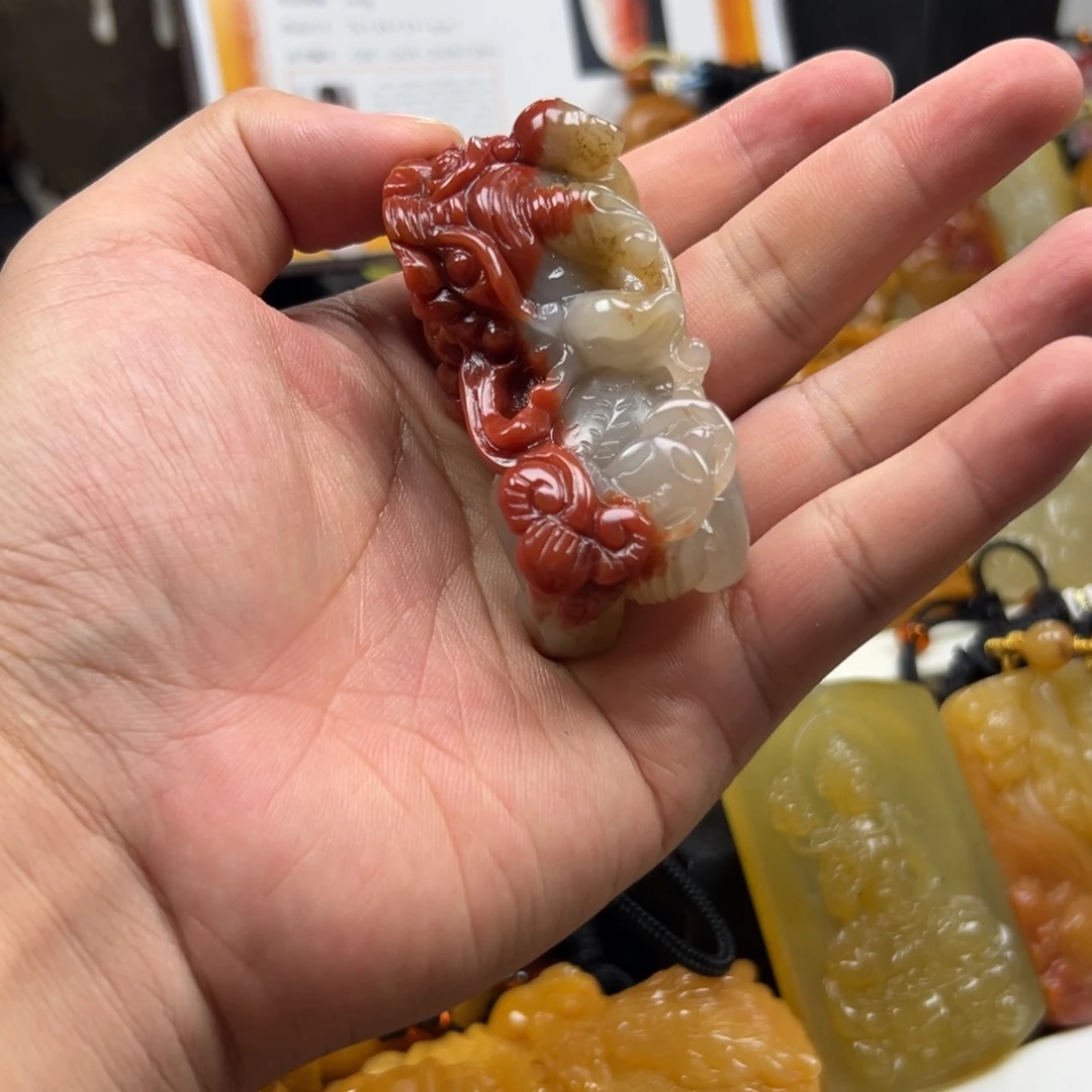 未镶嵌石英质玉（黄龙玉）黄龙玉