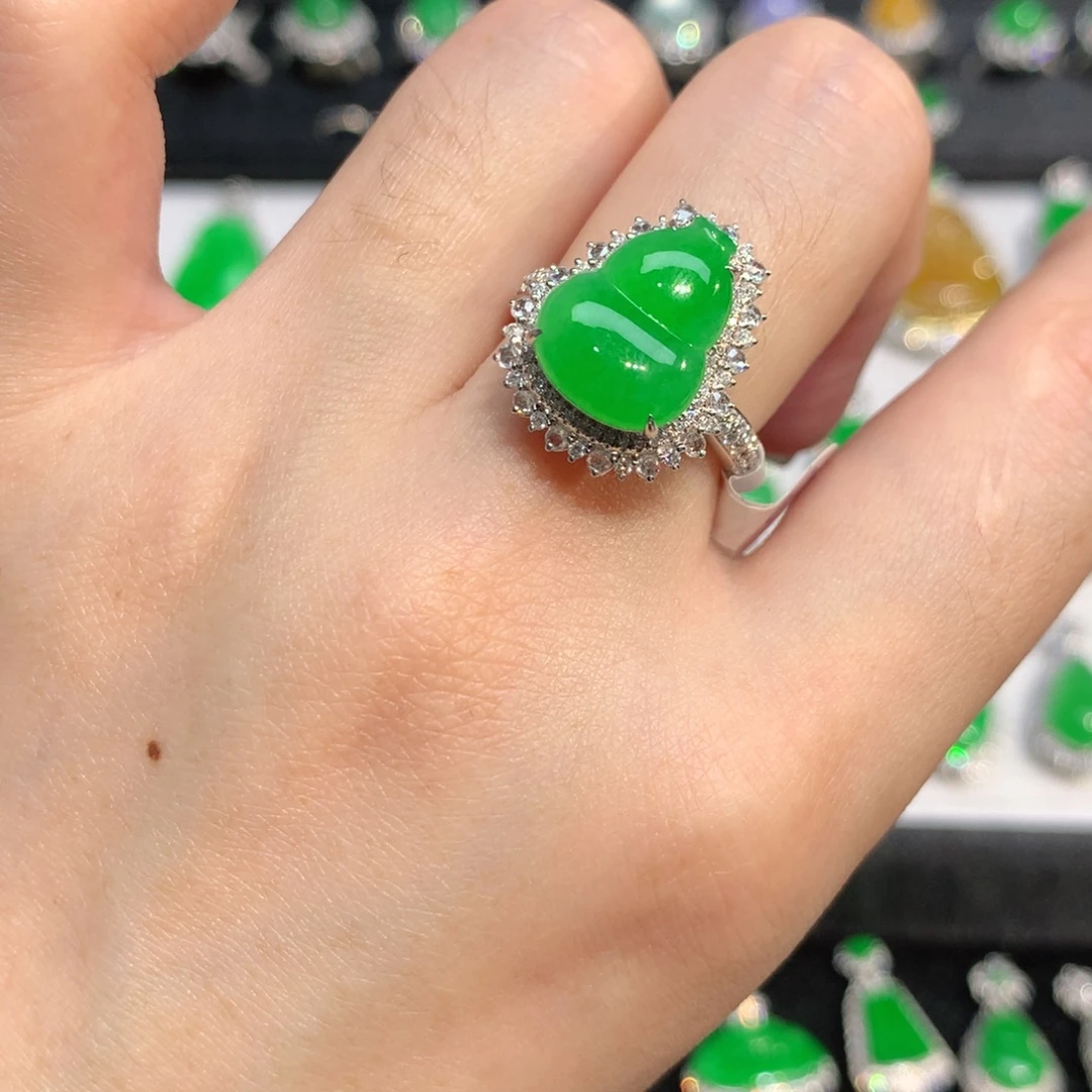 18K金镶嵌戒指翡翠吊坠