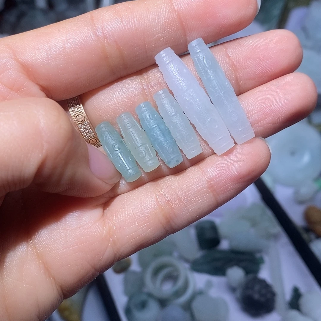 丽***莎定制翡翠未镶嵌翡翠