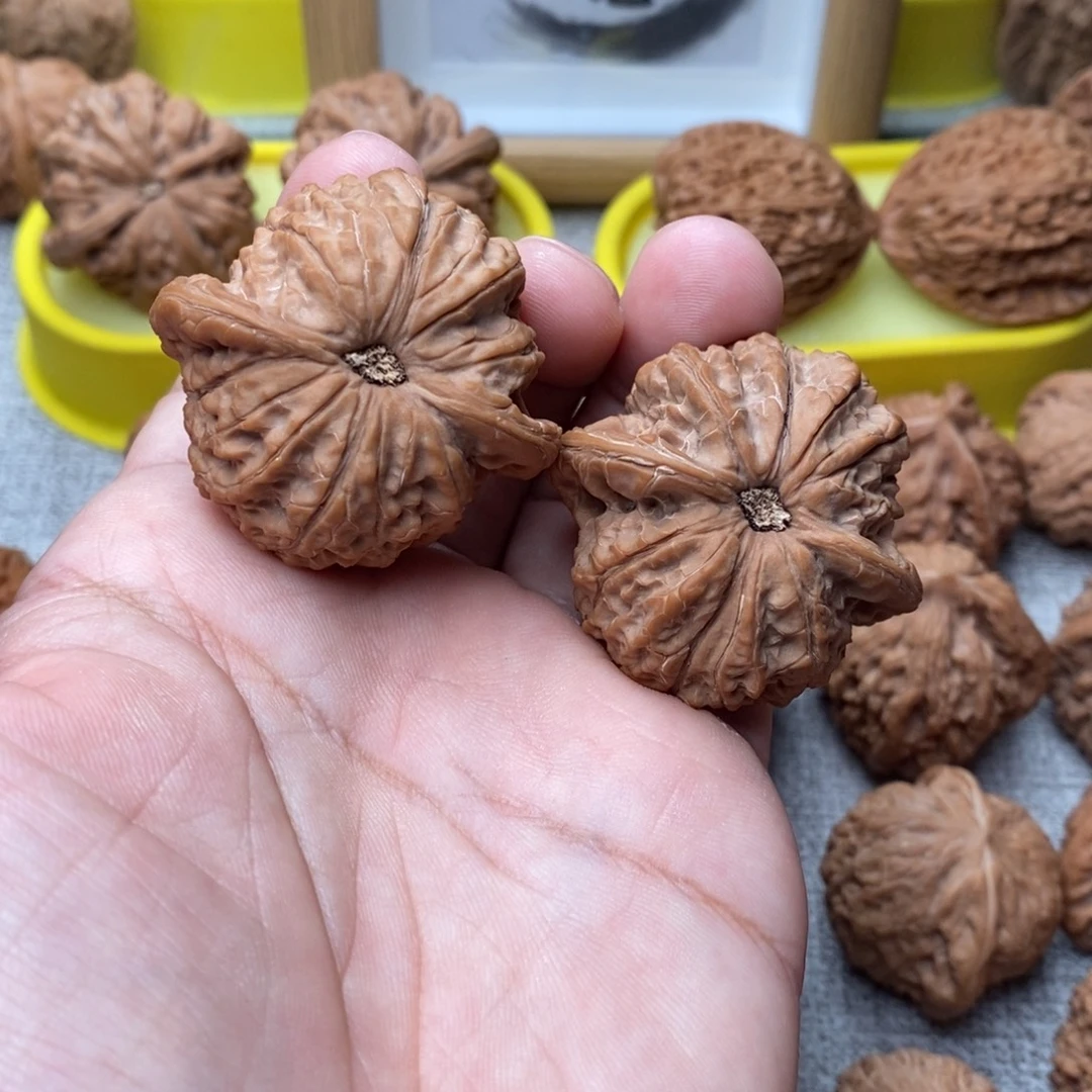 文玩核桃吊坠血麒麟43