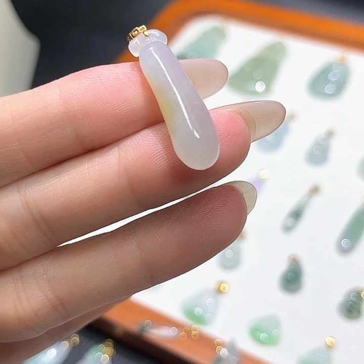 颈饰18K金镶嵌翡翠