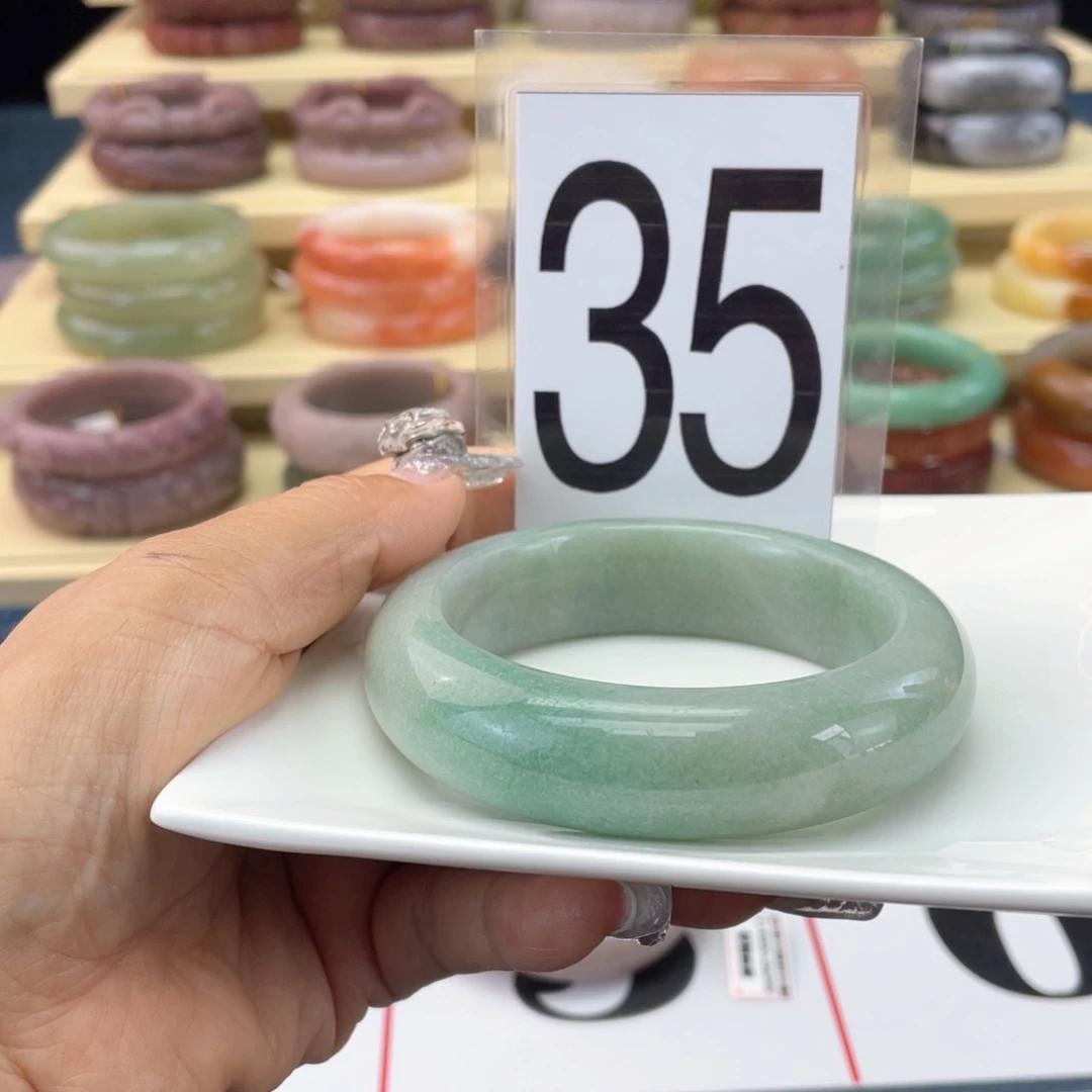 未镶嵌手镯石英岩玉